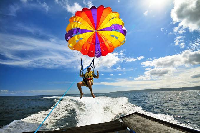 5Parasailing